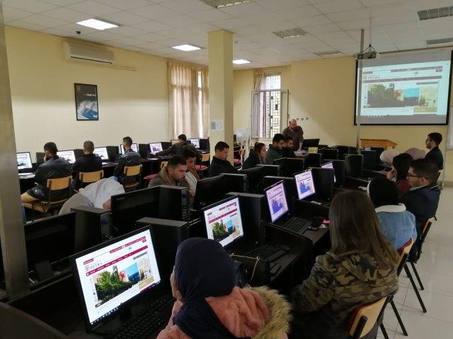 /Ar/News/PublishingImages/جامعة%20البترا%20تطلق%20مبادرة%20اقرأ%20وتثقف%204.jpg