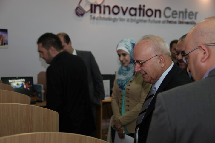 Graduation Projects Faculty of Information Technology 29-08-2013