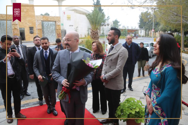 /Ar/News/PublishingImages/السفير العراقي يزور جامعة البترا ويلتقي برئاسة الجامعة والطلبة العراقيين 1.JPG
