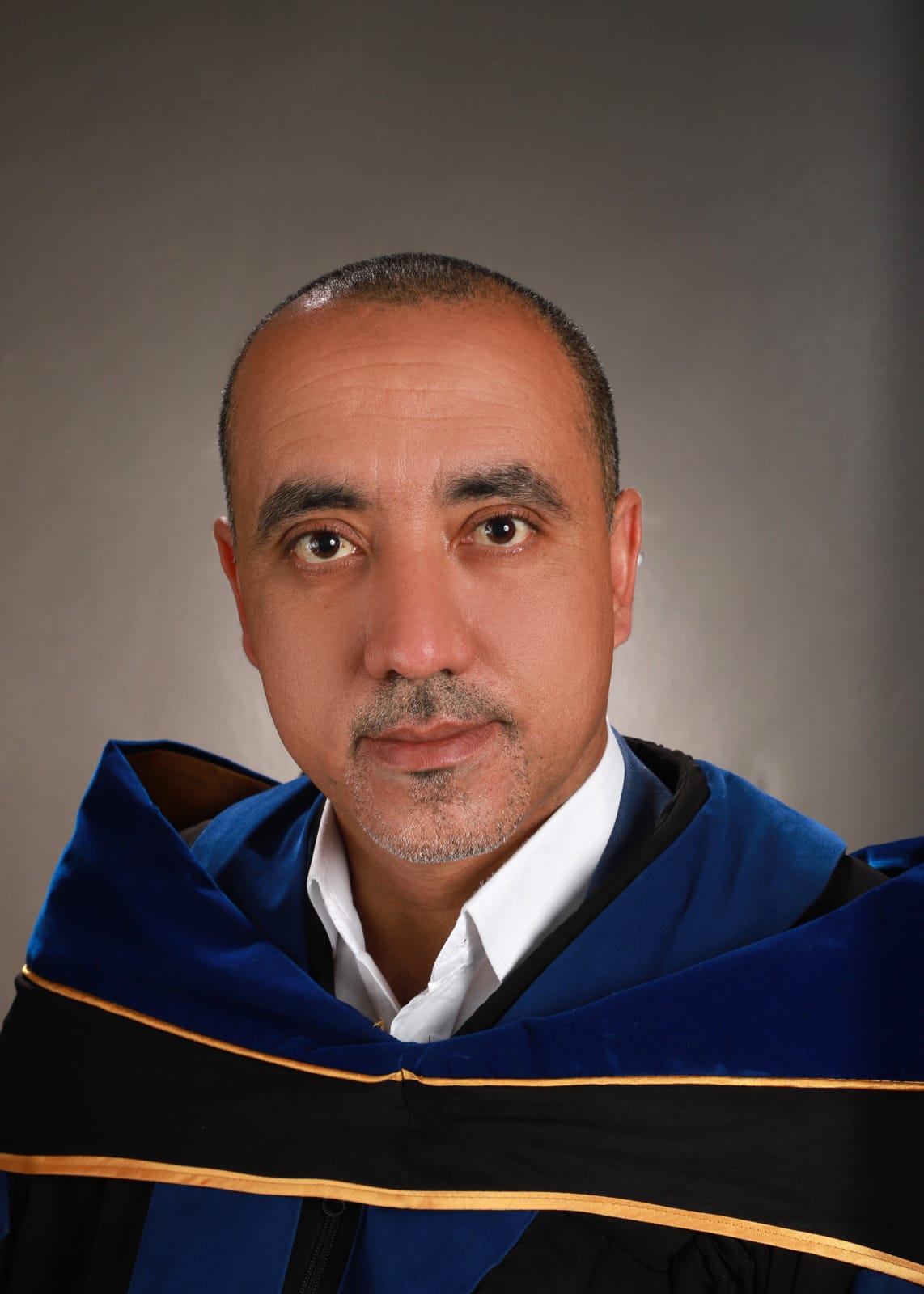 /Ar/News/PublishingImages/جامعة البترا تمنح الدكتور وائل هادي جائزة الباحث المتميز.jfif