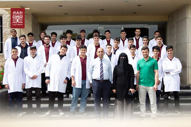 /Ar/News/PublishingImages/مدارس الفارس الذكي تزور قسم الكيمياء في جامعة البترا1.jpg